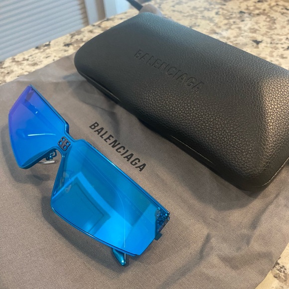 BALENCIAGA Sunglasses - Picture 3 of 4
